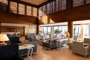 2 bars/lounges, swim-up bar, poolside bar