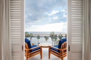 Two Bedroom Sea View Deluxe Suite | Vista do quarto