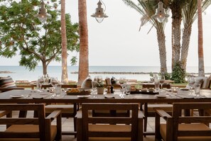4 restaurants, breakfast, lunch, dinner served; international cuisine