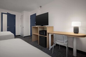 Premium bedding, in-room safe, desk, laptop workspace