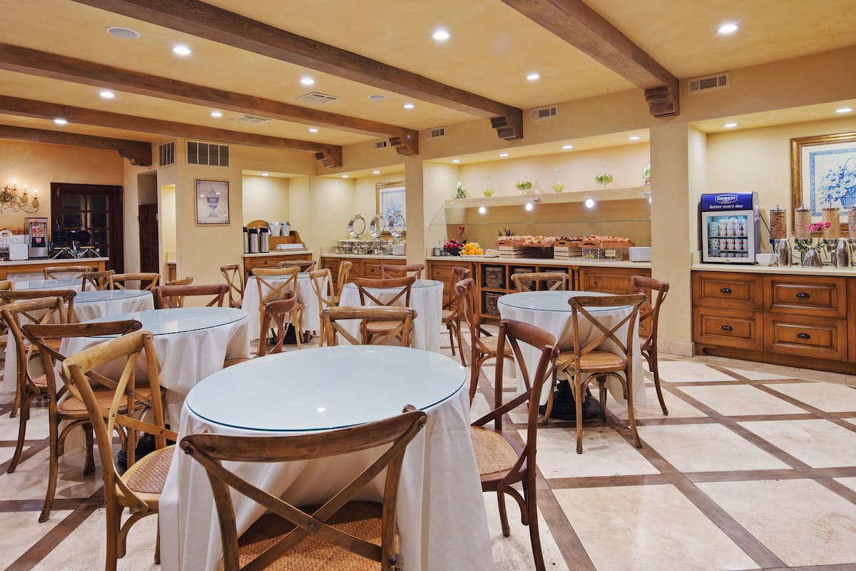 free daily english breakfast