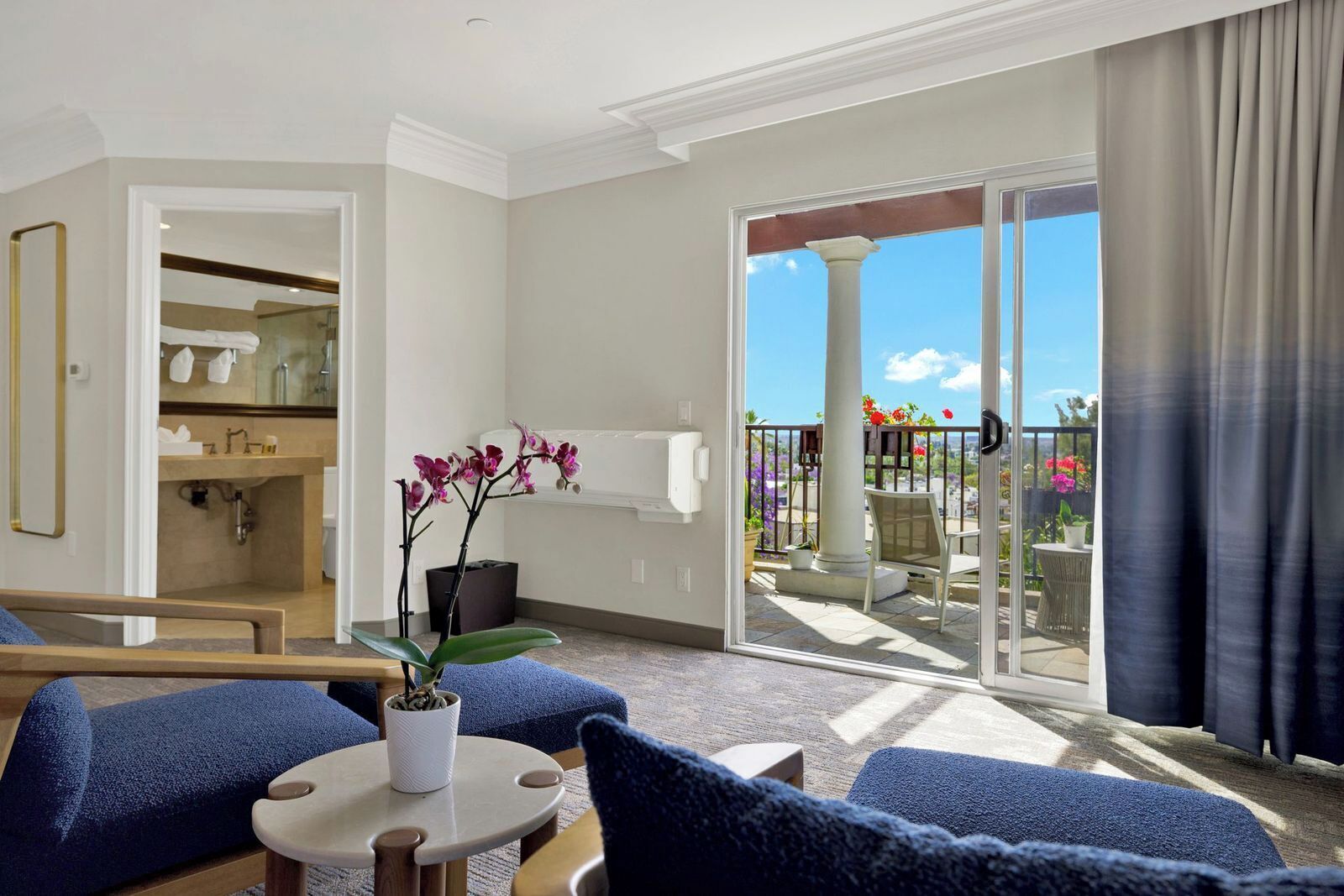 Suite, 1 King Bed, Balcony, City View | Bathroom | Free toiletries, hair dryer, slippers, towels