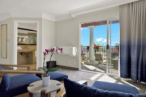 Suite, 1 King Bed, Balcony, City View | Bathroom - Best Western Plus Sunset Plaza Hotel (West Hollywood)