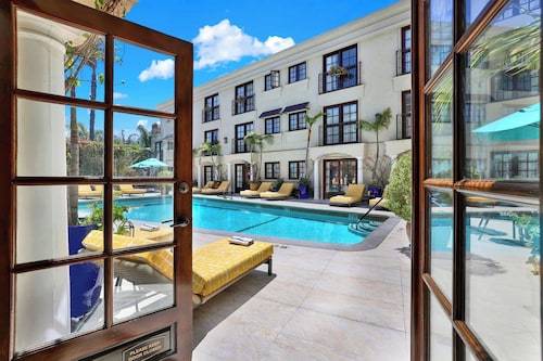Best Western Plus Sunset Plaza Hotel