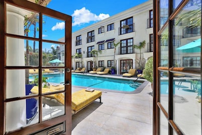 Best Western Plus Sunset Plaza Hotel