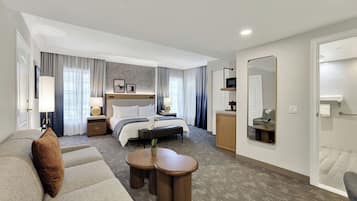 Standard Room, 1 King Bed, Accessible, Non Smoking (with Sofabed) | Premium bedding, in-room safe, desk, blackout curtains