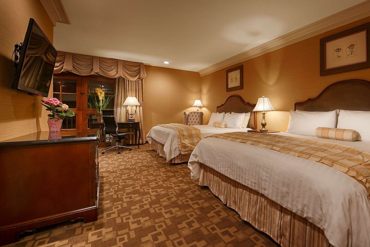 Premium bedding, in-room safe, desk, blackout drapes