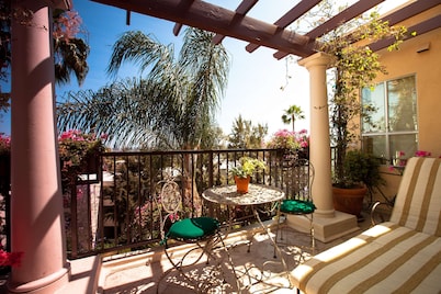 Best Western Plus Sunset Plaza Hotel