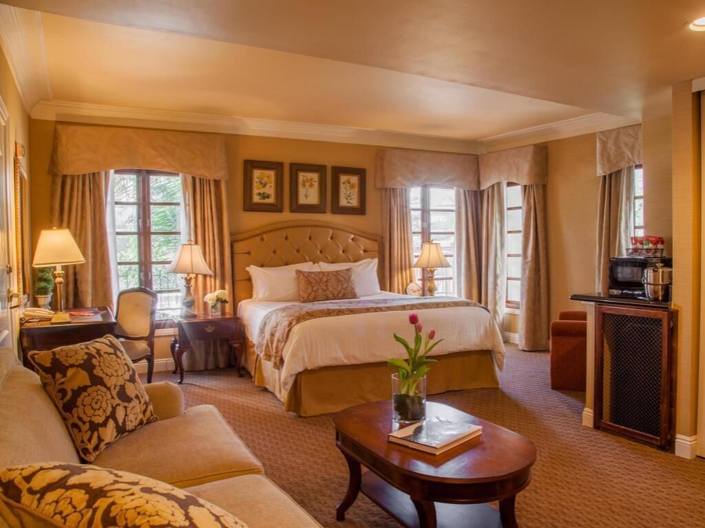 Premium bedding, in-room safe, desk, blackout drapes