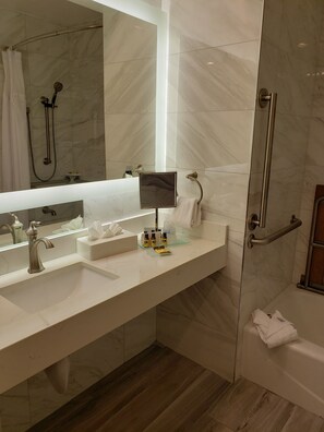 Standard Room, 2 Queen Beds, Accessible, Bathtub | Bathroom | Free toiletries, hair dryer, slippers, towels - Best Western Plus Sunset Plaza Hotel (West Hollywood)