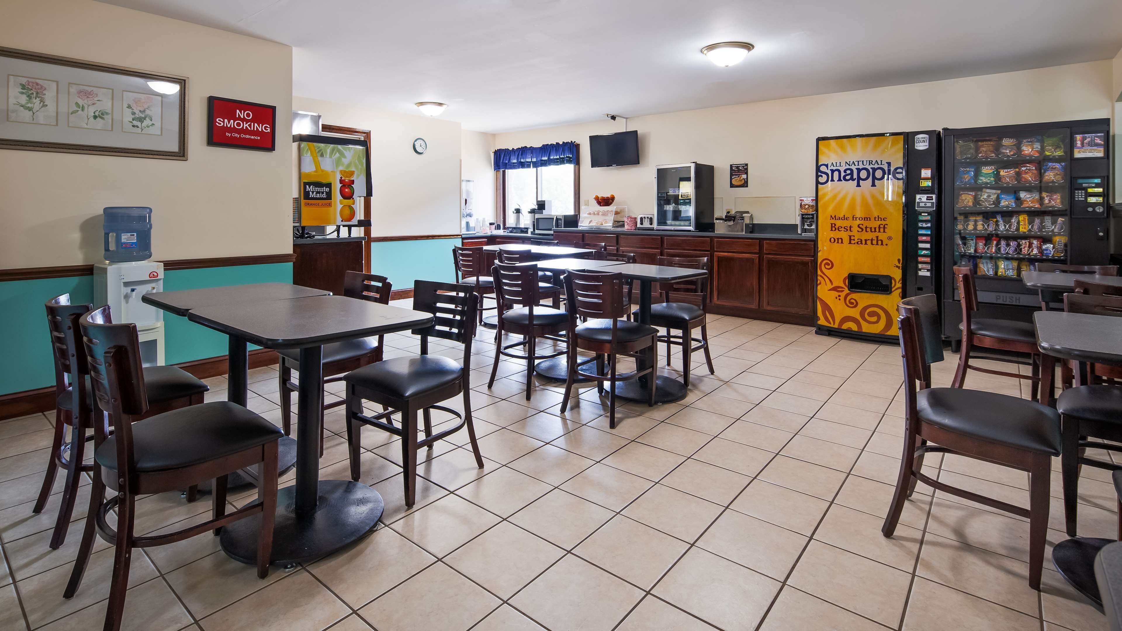 Free daily continental breakfast