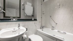 In-room safe, desk, laptop workspace, iron/ironing board - Thistle Barbican Shoreditch (London)