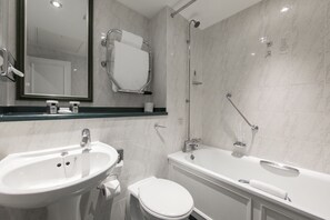 In-room safe, desk, laptop workspace, iron/ironing board - Thistle Barbican Shoreditch (London)