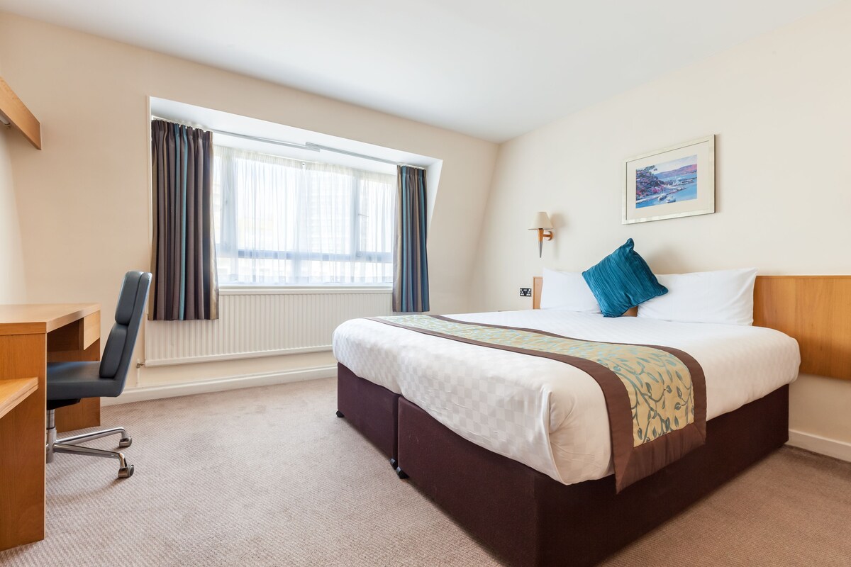 Executive Double Room, 1 King Bed | In-room safe, desk, laptop workspace, iron/ironing board