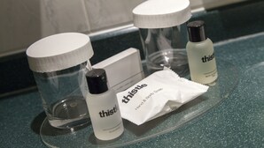 Free toiletries, hair dryer, towels - Thistle Barbican Shoreditch (London)