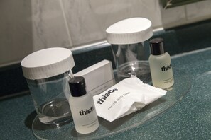 Free toiletries, hair dryer, towels - Thistle Barbican Shoreditch (London)