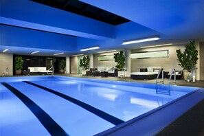 Indoor pool, sun loungers