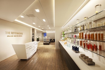 Couples treatment rooms, sauna, body treatments, hydrotherapy at The Rittenhouse Philadelphia