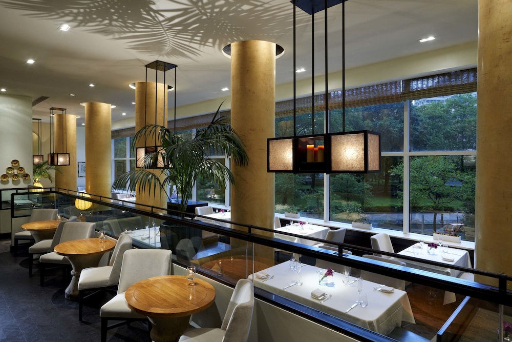 The Rittenhouse Hotel by null