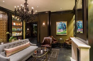 2 bars/lounges, tapas bar