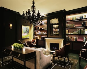 2 bars/lounges, tapas bar