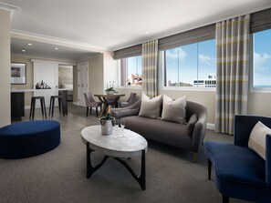 Premium bedding, minibar, in-room safe, desk - La Valencia Hotel (La Jolla)