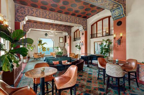 2 bars/lounges, piano bar