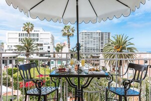 2 restaurants, breakfast, lunch, dinner served; Modern European cuisine