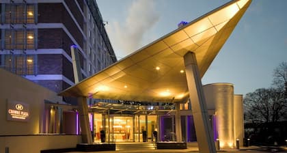 Crowne Plaza London- Gatwick Airport by IHG