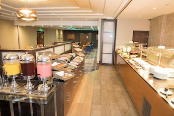 Crowne Plaza London- Gatwick Airport by IHG