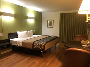 Habitación, 1 cama King size, para no fumadores | Cortinas blackout, tabla de planchar con plancha y wifi gratis 