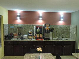 Free daily continental breakfast