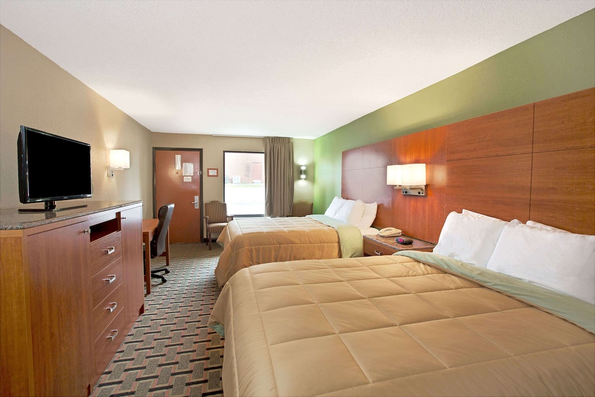 In-room safe, desk, iron/ironing board, rollaway beds