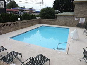 Lobby sitting area - Days Inn by Wyndham Conover-Hickory (Newton)