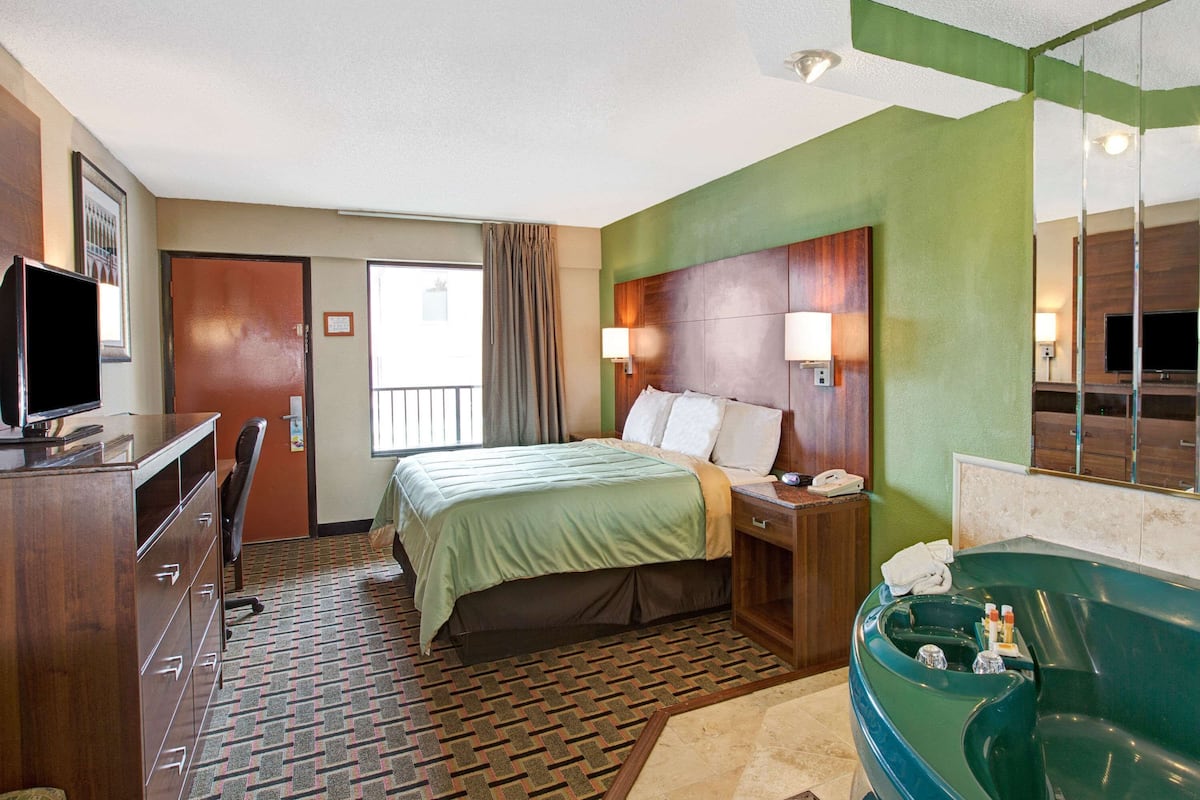 Suite, 1 King Bed, Smoking, Refrigerator & Microwave | In-room safe, desk, iron/ironing board, rollaway beds