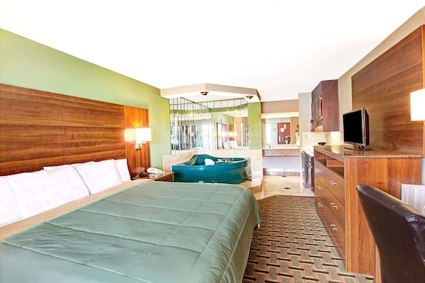 Room, 1 King Bed, Non Smoking, Refrigerator & Microwave (with Jacuzzi) | In-room safe, desk, iron/ironing board, rollaway beds