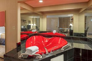 Deluxe Room, 1 King Bed, Hot Tub