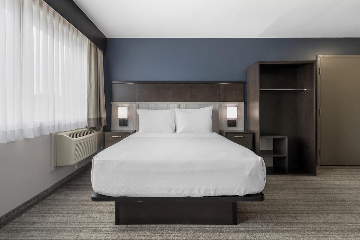 1 bedroom, premium bedding, pillow-top beds, in-room safe