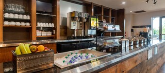Best Western Plus Chocolate Lake Hotel