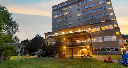 Best Western Plus Chocolate Lake Hotel