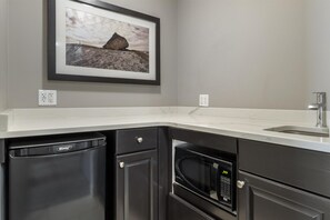 1 bedroom, premium bedding, pillow-top beds, in-room safe