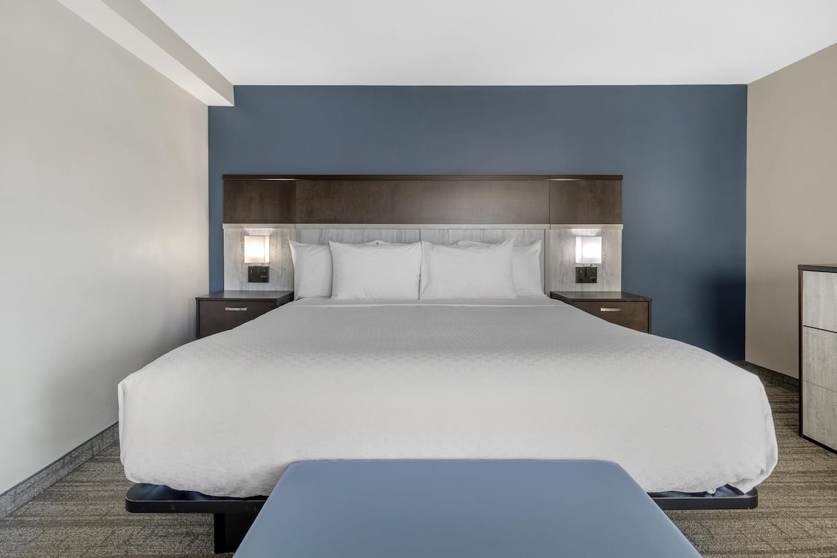 Habitación estándar, 1 cama de matrimonio, no fumadores, frigorífico | 1 dormitorio y ropa de cama de alta calidad