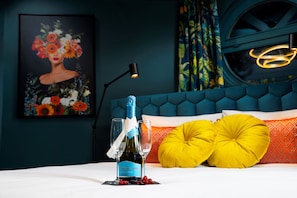Celebration Room | Roupas de cama premium, camas Select Comfort, cofres nos quartos