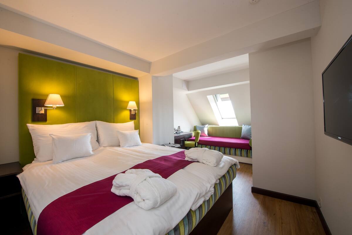 Premium bedding, Select Comfort beds, in-room safe, desk