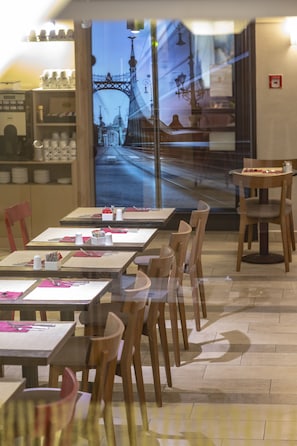Daily buffet breakfast for a fee - Three Corners Hotel Art (Budapest)