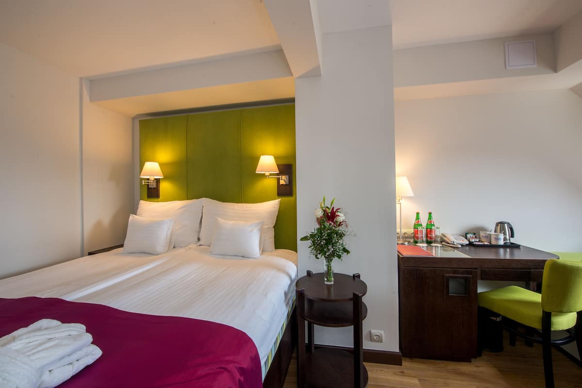 Premium bedding, Select Comfort beds, in-room safe