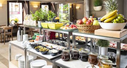 Three Corners Hotel Art