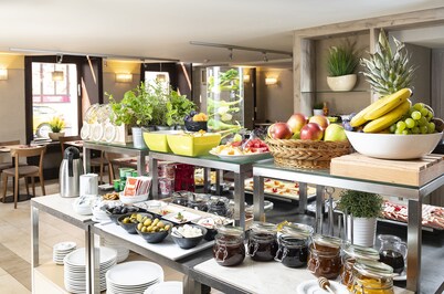 Three Corners Hotel Art