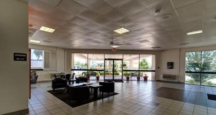Executive Inn & Suites