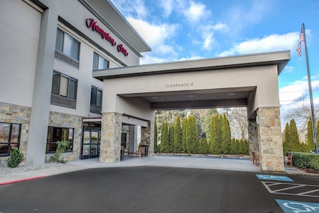 Exterior. Hampton Inn Portland East